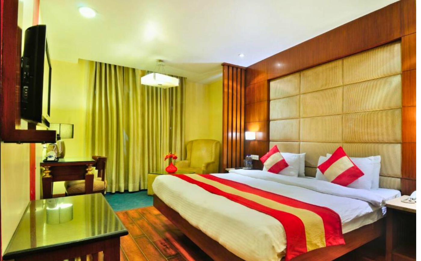 Deluxe Room - Elegant Comfort