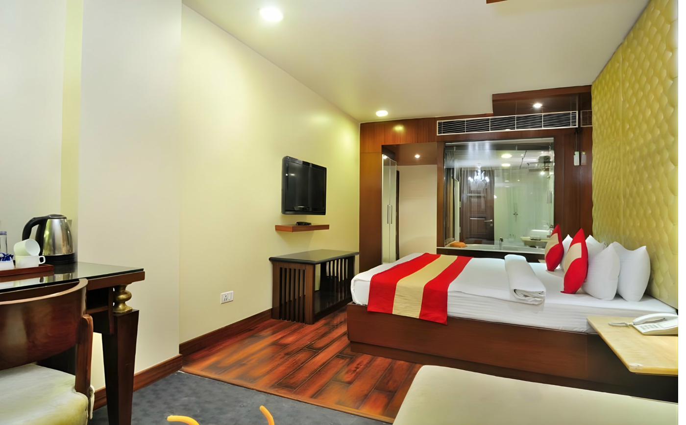 Superior Room with Glass Bathroom