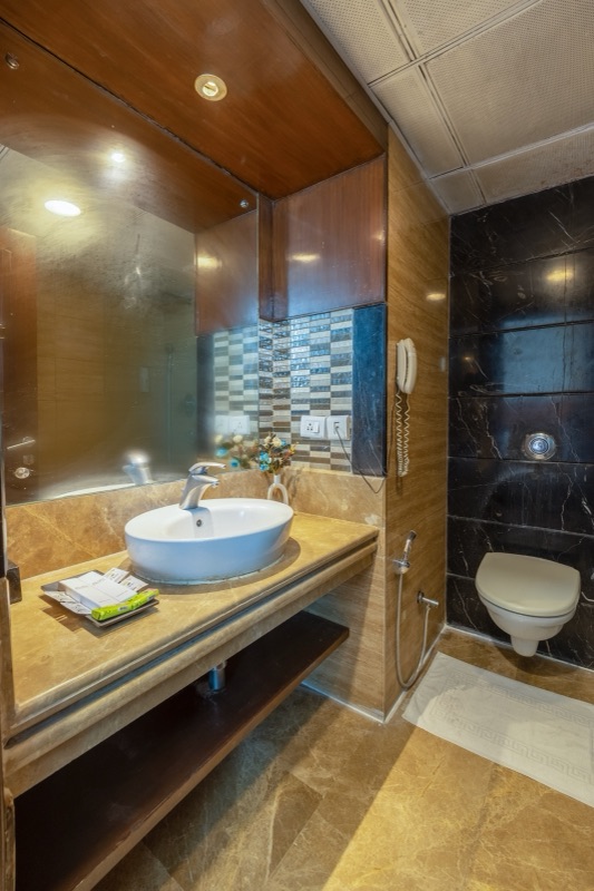 Jacuzzi & Baths at Hotel Aura New Delhi